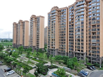 合景疊峰苑格力空調安裝工程