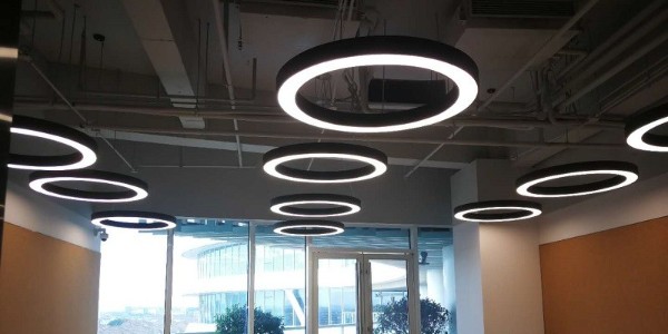 除了外觀，吊頂式空調與風機盤管還有這些不一樣！